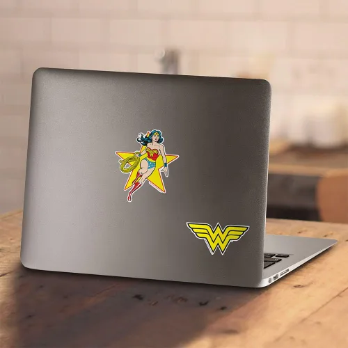 Vista 5 de Popfunk Camiseta y pegatinas con licencia Wonder Woman Plays Rough
