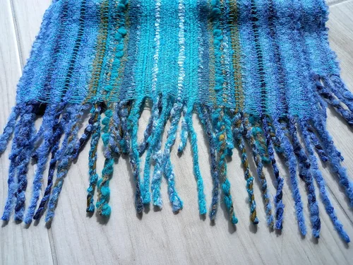 Vista 7 de Bufanda hecha a mano de alpaca del bebé para las mujeres. accesorio exclusivo y de moda