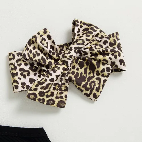 Vista 7 de Conjunto de ropa de verano para bebé recién nacida, sin mangas, con estampado de amor, volantes, pantalones cortos de leopardo, 3 piezas, diadema