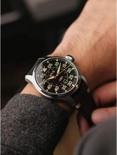 Vista 2 de AVI-8 Watch Hawker Hurricane Clowes Chronograph Limited Edition Genuine Leather Strap