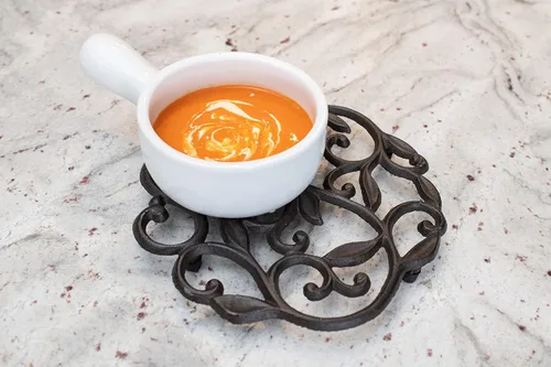 Vista 5 de GASARÉ, Salvamanteles de hierro fundido para platos calientes, ollas y sartenes, salvamanteles de metal, diseño de vid, tapas de patas de goma