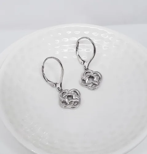 Vista 5 de Aretes de plata de ley con nudo de amor, colgantes con cierre catalán