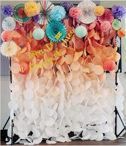 Vista 7 de PapaKit Juego de 26 piezas de decoración de fiesta multicolor de lujo, pompones de papel de seda vibrantes, bolas de panal y abanicos de papel