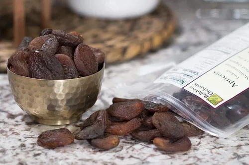 Vista 3 de Bella Viva Orchards Albaricoques turcos secos orgánicos, dulces sin azúcar añadido, 1 libra de fruta seca