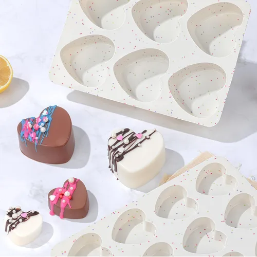 Vista 5 de Moldes de silicona pequeños en forma de corazón de 2 pulgadas para chocolate, caramelo, pastel, jabón (Juego de 2, crema)
