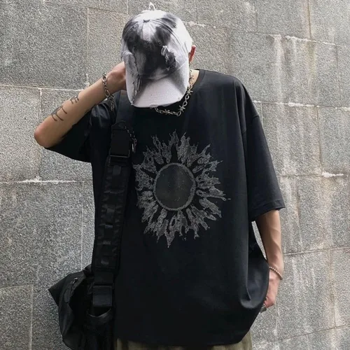 Vista 3 de Camiseta gótica Y2K para hombres y mujeres, camiseta oscura Academia Sun Graphic Tops Japonés Coreano Emo Alt Hip Hop Camisas sueltas Blusa