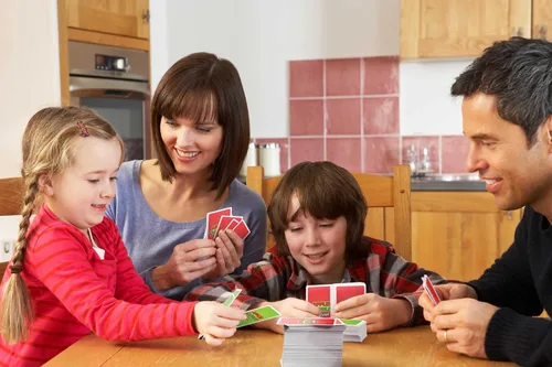Vista 2 de Juego de combinaciones locas (idioma español no garantizado) por Apples to Apples Junior, Multicolor