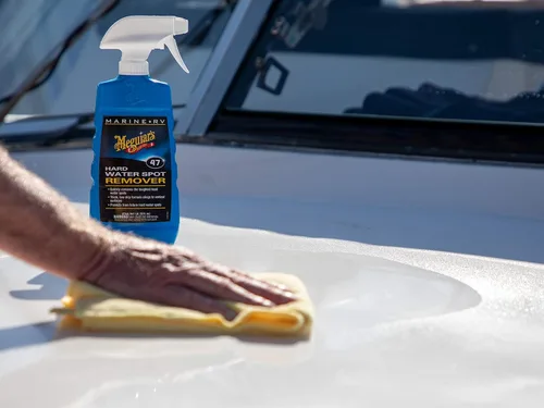 Vista 5 de Meguiar's Paquete de quitamanchas de agua calcárea y paño de microfibra.