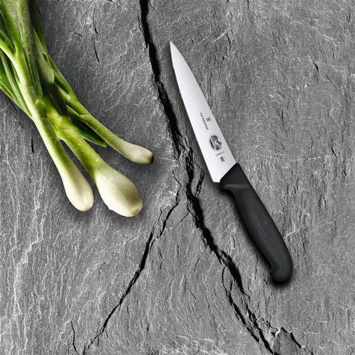 Vista 6 de Cuchillo de chef Victorinox, cuchillo pequeño de 5 pulgadas con mango de Fibrox, cuchillo de chef, 6 pulgadas, Negro