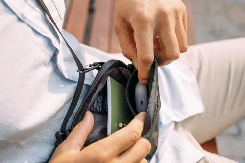 Vista 8 de NOMATIC Bolsa de acceso negra eslinga versátil, mensajero antirrobo y bolsa cruzada para mujeres y hombres, perfecta para uso diario, eslinga