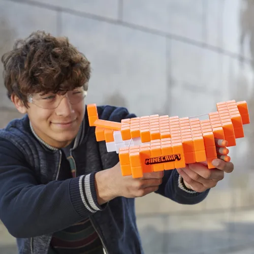 Vista 5 de Ballesta de dardos Nerf Minecraft Pillager, incluye 3 dardos Elite, acción real de ballesta, juguetes para niños y niñas de 8 años en adelante