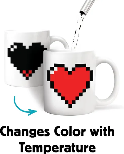 Vista 2 de Kikkerland Pixel Heart Morphing - Taza que cambia de color reacciona al calor, regalo divertido para café, cacao caliente y bebidas calientes