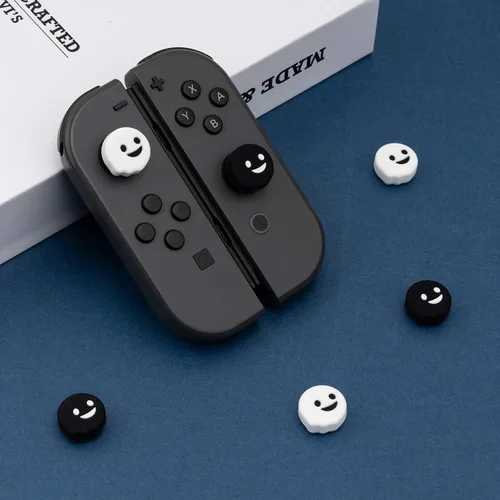Vista 5 de GeekShare 4PCS Cute Ghost Thumb Grip Caps,Halloween Soft Silicone Joystick Cover Compatible with Nintendo SwitchOLEDSwitch Lite - Black&White