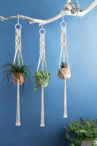 Vista 4 de Mkono Paquete de 3 perchas de macramé de 39 pulgadas para colgar en la pared de interiores, cesta para macetas, soporte para macetas, decoración