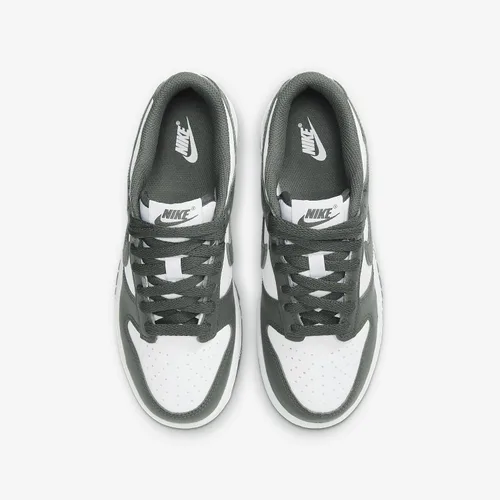 Vista 745 de Nike Kid's Dunk Low Sneaker