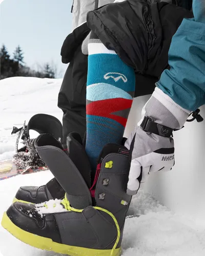 Vista 7 de OutdoorMaster Calcetines de esquí, paquete de 2 pares de calcetines térmicos de esquí y snowboard para hombre con diseño de puño antideslizante