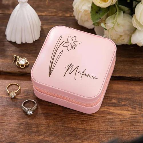 Vista 4 de iDWYN Joyero de cuero personalizado con nombre y flor de nacimiento, estuche organizador de viaje personalizado, regalos de cumpleaños para mamá