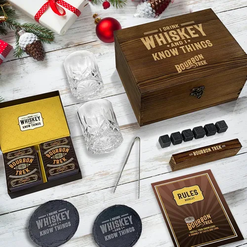 Vista 7 de Juego en caja de regalos de whisky para hombres, incluye populares trivias de whisky, 2 vasos de bourbon, 6 piedras, 2 posavasos de pizarra, 1
