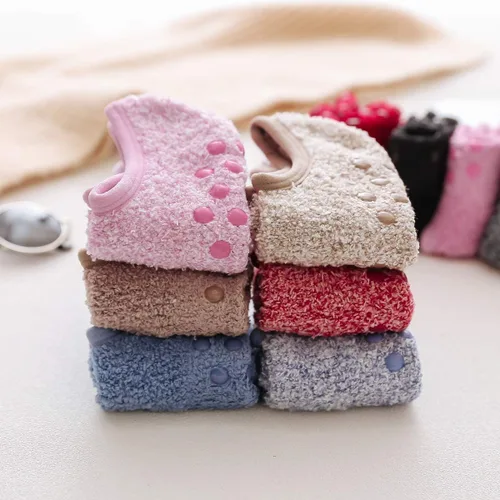 Vista 3 de SKOLA 46 pares de calcetines cómodos de invierno mullidos para mujer, pantuflas de agarre mullidas para casa, calcetines de microfibra