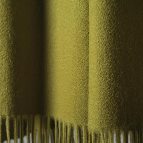 Vista 3 de CUDDLE DREAMS Manta de cachemira prémium con flecos, lujosamente suave (verde bambú)