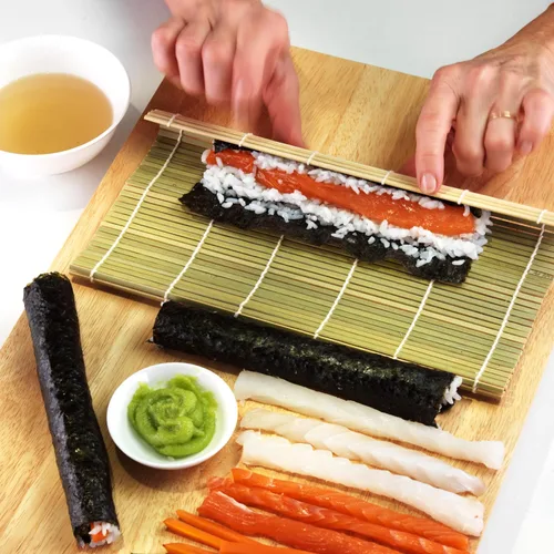 Vista 7 de TOSSOW - Kit de fabricación de sushi – Incluye 2 alfombrillas de rodillo de sushi, 1 paleta de arroz, 1 esparcidor de arroz y 5 pares de palillos
