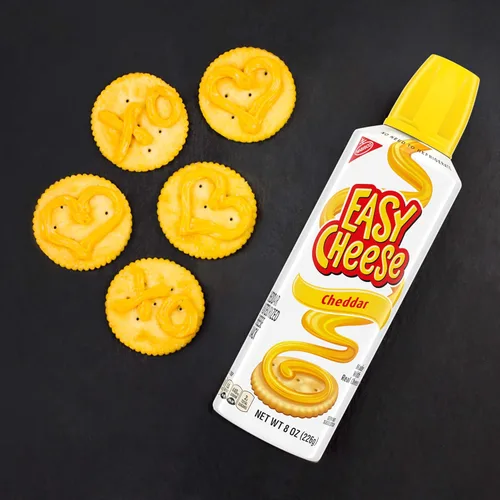 Vista 5 de RITZ Galletas Originales y Queso Fácil Cheddar, paquete variado de aperitivos, 1 caja de tamaño familiar y 2 latas