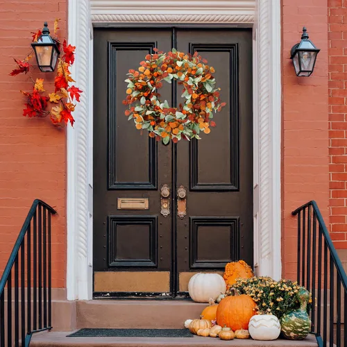 Vista 3 de Sggvecsy Corona de otoño de 21 pulgadas, corona artificial de otoño para puerta delantera con calabazas pequeñas, hojas de eucalipto de seda, orejas