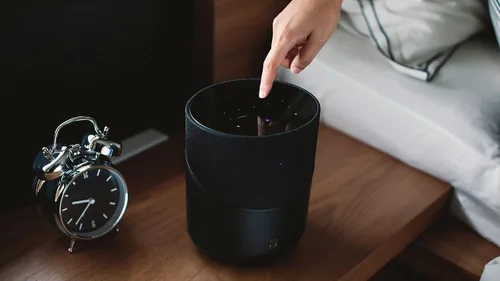 Vista 4 de Bluesound Pulse M - Altavoz inalámbrico de transmisión de música omnihíbrido con Bluetooth, color negro, compatible con Alexa y Siri