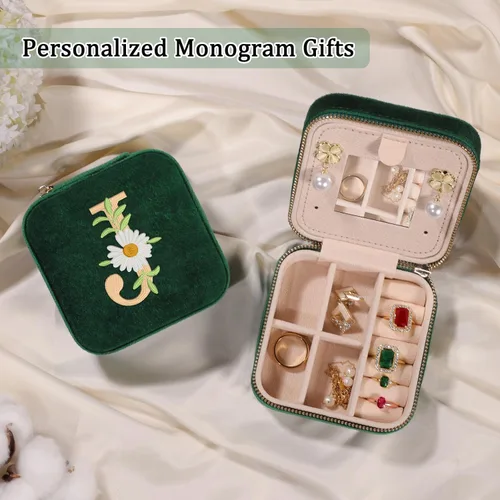 Vista 5 de GSPY Joyero de viaje de terciopelo, estuche de viaje pequeño, joyero personalizado con inicial, organizador de joyas de viaje, regalos
