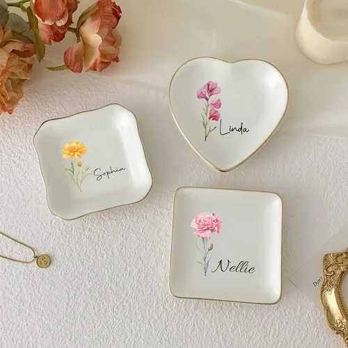 Vista 4 de UrbanNEST Plato personalizado para baratijas de flores de nacimiento, soporte para anillos de acuarela personalizado, para ella, regalo de boda
