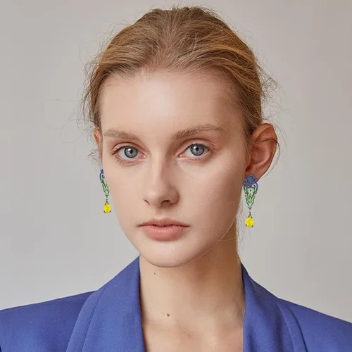 Vista 5 de Aretes colgantes de cristal vintage para mujer, diseño de lágrima, circonita cúbica, hipoalergénicos, para boda, graduación, palacio, para mamá