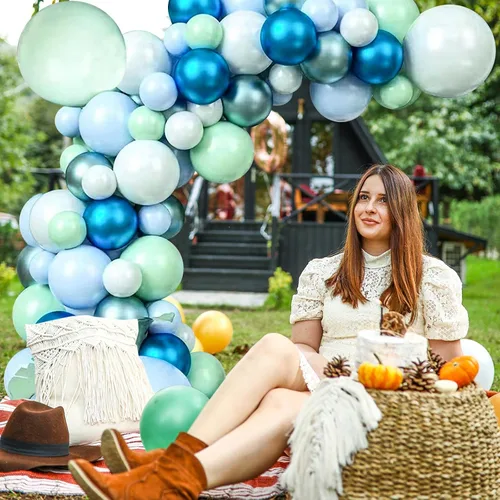 Vista 6 de Kit de guirnalda de globos de 125 piezas azul verde macarrón y globos azul metálico plateado para decoración de fiestas de cumpleaños, jubilación