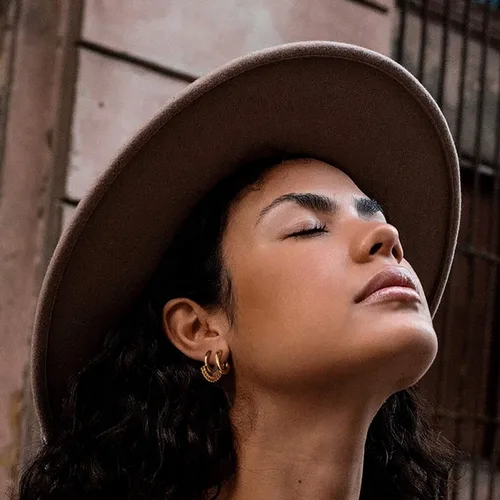 Vista 2 de MYEARS - Arracadas para mujer, con forma de C abierta, con relleno de oro de 14 quilates, joyería pequeña, sencilla, hecha a mano e hipoalergénica