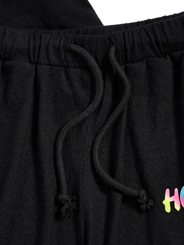 Vista 4 de OYOANGLE Conjunto de 2 piezas para niño con estampado gráfico, camiseta de manga corta y pantalones cortos