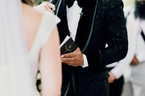 Vista 2 de UNITED ESELL Ivory Wedding Vow Books His and Hers – Cuaderno de novia y boda de aluminio negro con 28 páginas – 5.9 x 3.9 pulgadas – Renovación