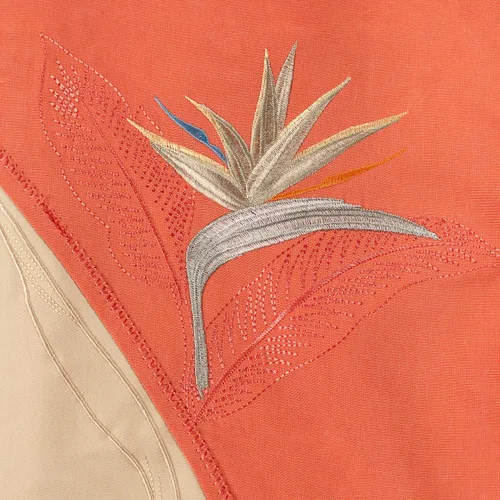 Vista 3 de Bamboo Cay Camisa de campamento bordada hawaiana tropical con flores de media luna para hombre
