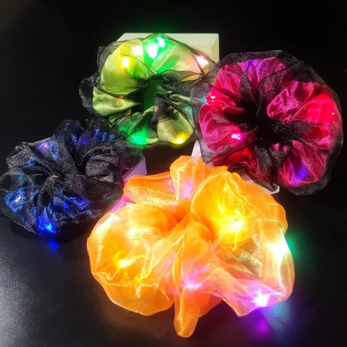 Vista 14 de Scrunchies LED, 18 piezas multicolor que brillan en la oscuridad suministros de fiesta, recuerdo de fiesta de neón, accesorios de festival rave