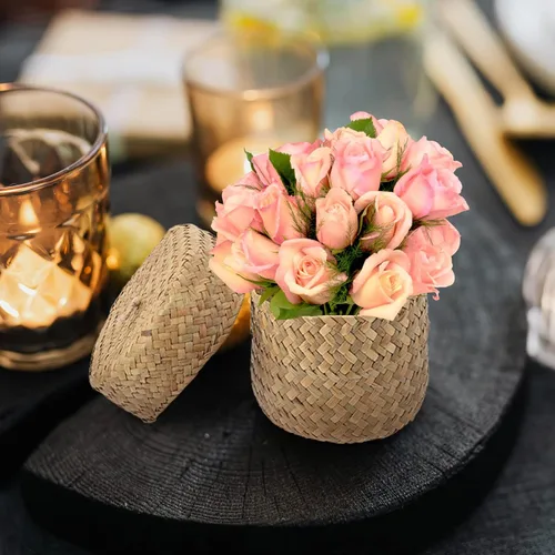 Vista 9 de Zerodeko Cesta de pastos marinos con tapa, cesta de flores tejida a mano con tapa, estante de mimbre, caja de almacenamiento pequeña, caja de regalo