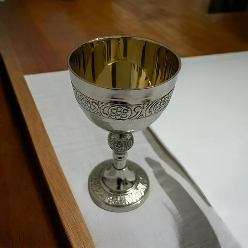 Vista 5 de Copa de cáliz vintage de latón con temática medieval Queen (acabado de níquel)