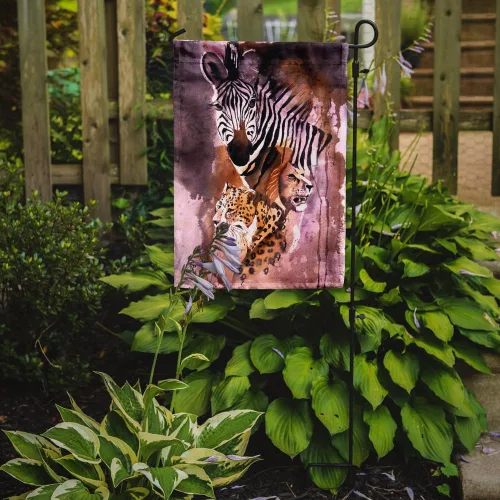 Vista 2 de Caroline's Treasures JMK1194GF Bandera de jardín con guepardo, león y cebra, bandera decorativa para patio exterior, patio, parterres