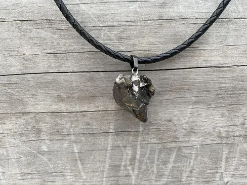 Vista 5 de Elite Shungite - Colgante y collar de protección 100% auténtica, tipo noble crudo 1, idea de regalo, para hombres, mujeres, adolescentes, unisex