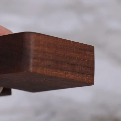 Vista 3 de Mikikit Soporte de madera compacto para teléfono celular, soporte estético para teléfono de escritorio, manos para ver leer