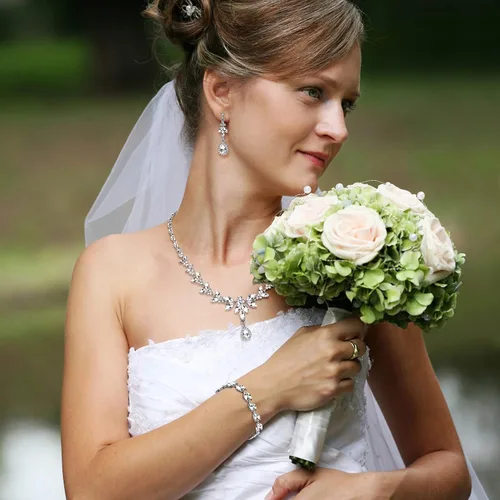 Vista 6 de FIASASO Juego de collar y aretes colgantes para mujer, dama de honor, joyería de cristal para novia, boda, compromiso, fiesta, baile de graduación