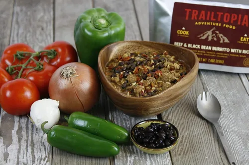 Vista 3 de Trailtopia Burrito de carne y frijoles negros, cena de senderismo liofilizada, sabor delicioso, preparación rápida y fácil, ligera, perfecta