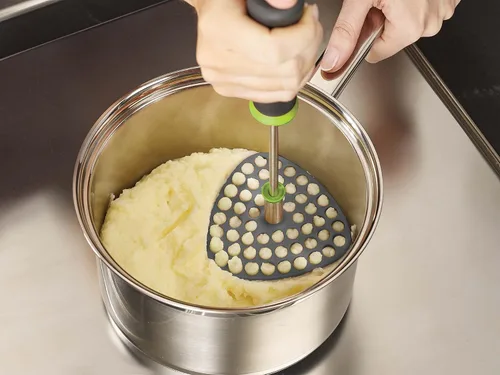Vista 2 de Joseph Joseph Delta - Prensador de patatas plegable de nylon, ahorro de espacio, se almacena plano