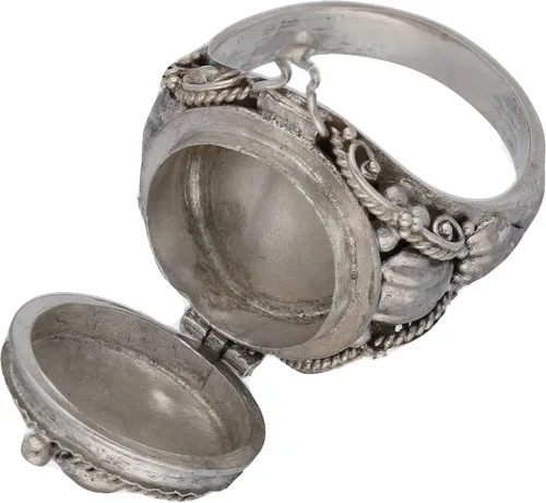 Vista 3 de Medallón medieval de plata de ley con veneno de cruz y granate, ónix o anillo de piedra lunar (tamaños 6, 7, 8, 9, 10)