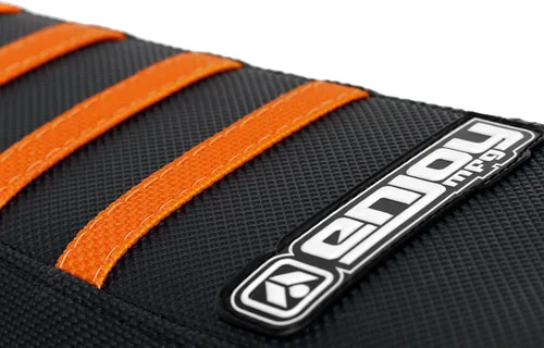 Vista 2 de Enjoy Mfg Funda de asiento compatible con KTM SX50 SX 50 2009-2015 - All Black/Orange Ribs #90 JDR