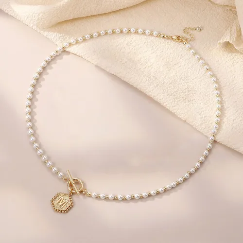 Vista 7 de Collar de perlas con inicial de oro para mujer, chapado en oro de 14 quilates, hecho a mano de 0.197in, collar de perlas de imitación redondo