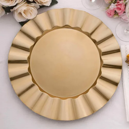 Vista 11 de Efavormart Paquete de 6 Cargadores de Platos de Cena de Plástico Acrílico Beige de 13" con Borde Festoneado Ondulado Cepillado en Dorado