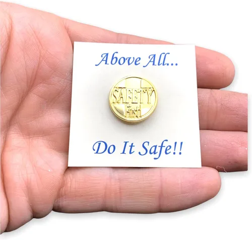 Vista 4 de StockPins Safety First Employee Safety Program Award Pin de solapa y juego de tarjetas de regalo, Sin gemas.